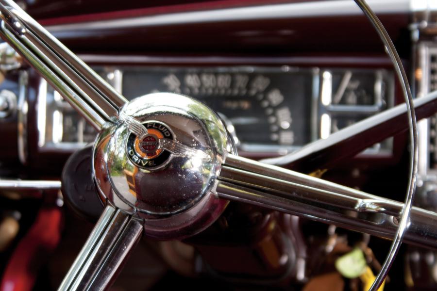  Chrysler Town & Country Sedan Black 1948 года  (фото 14 из 30)